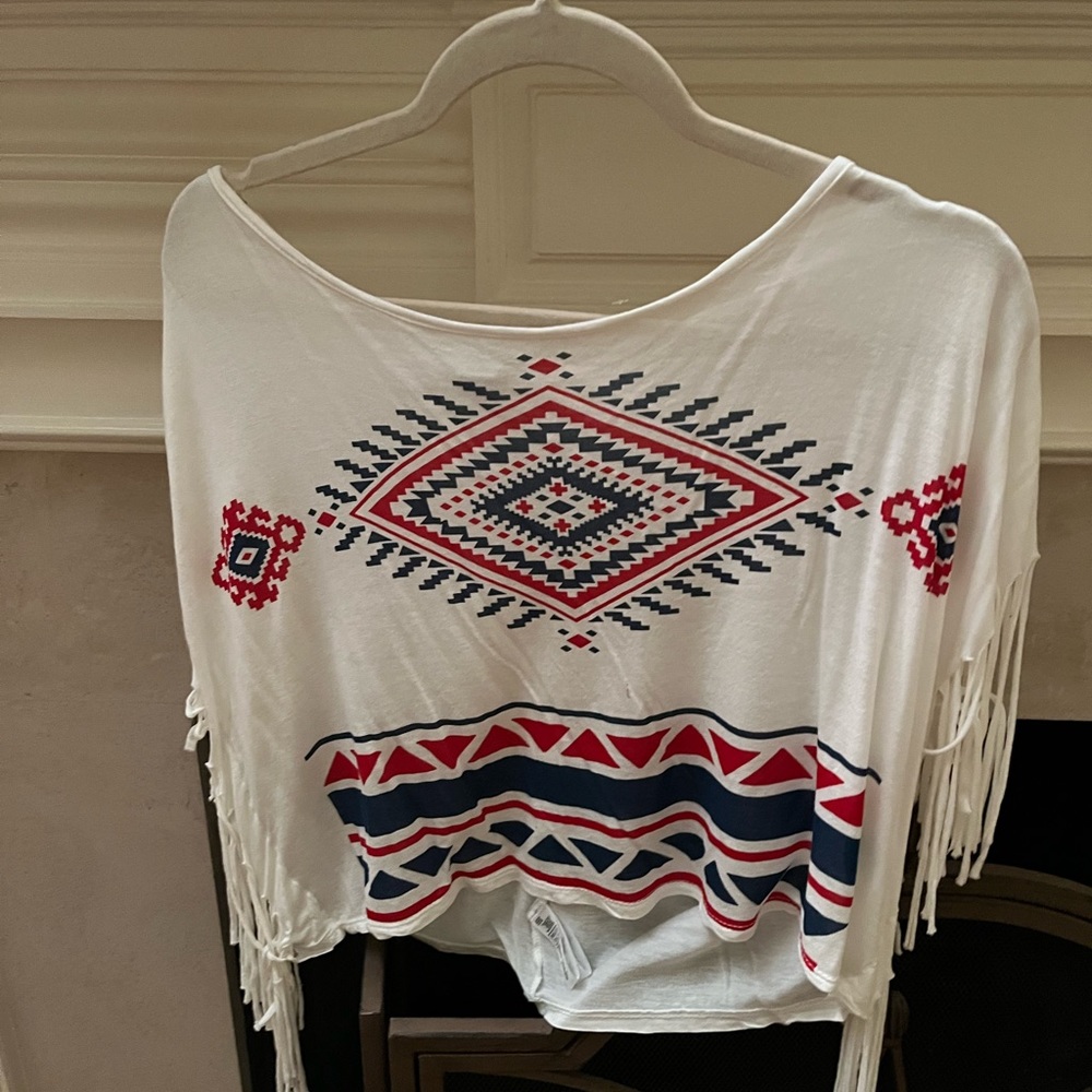 Super cute top with fringe